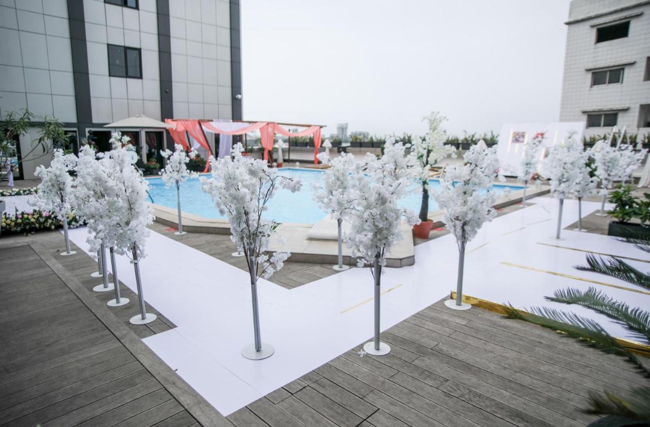 Krystal Palace Douala Exteriör bild