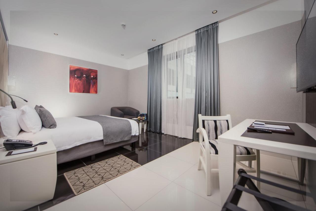 Krystal Palace Douala Exteriör bild