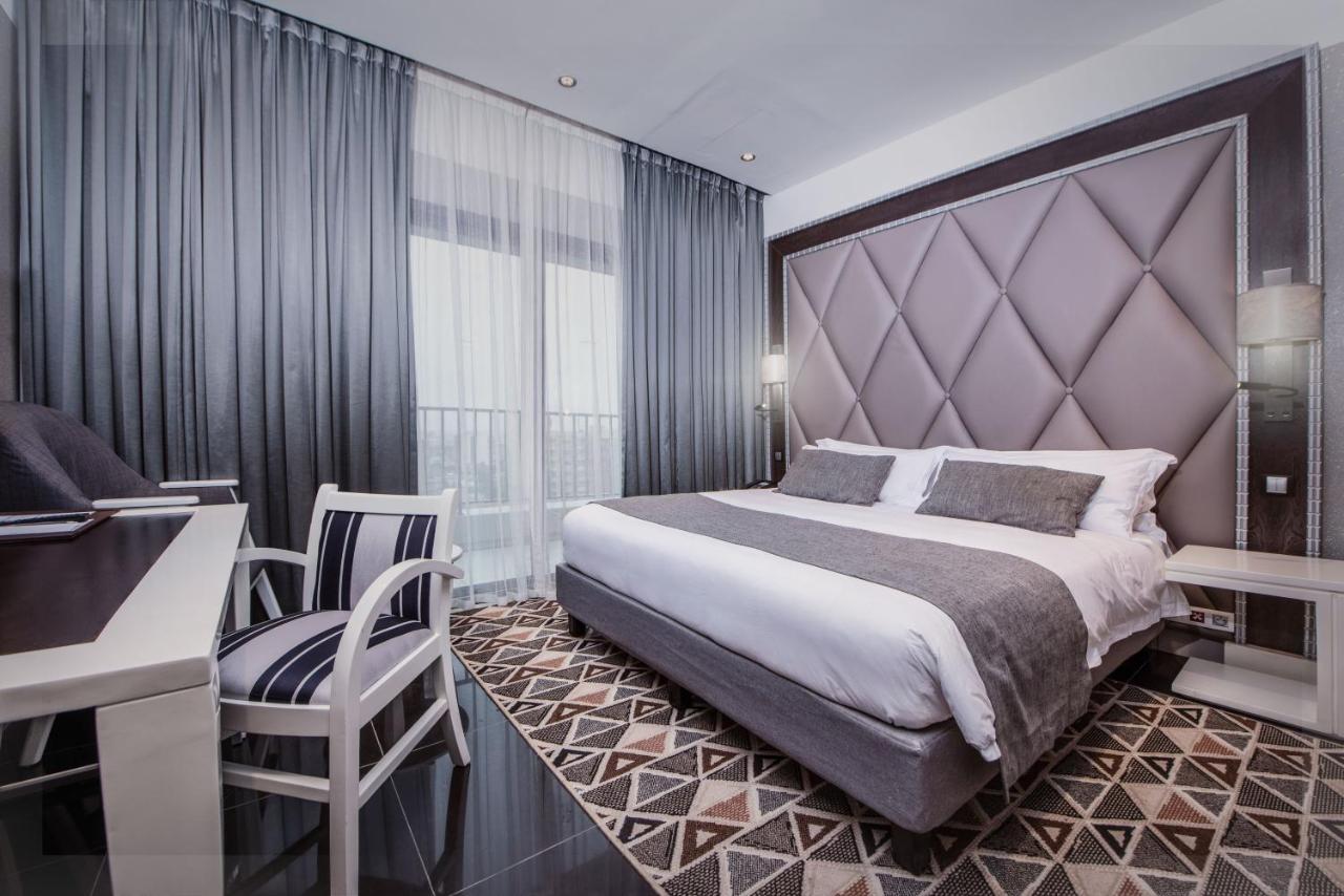 Krystal Palace Douala Exteriör bild