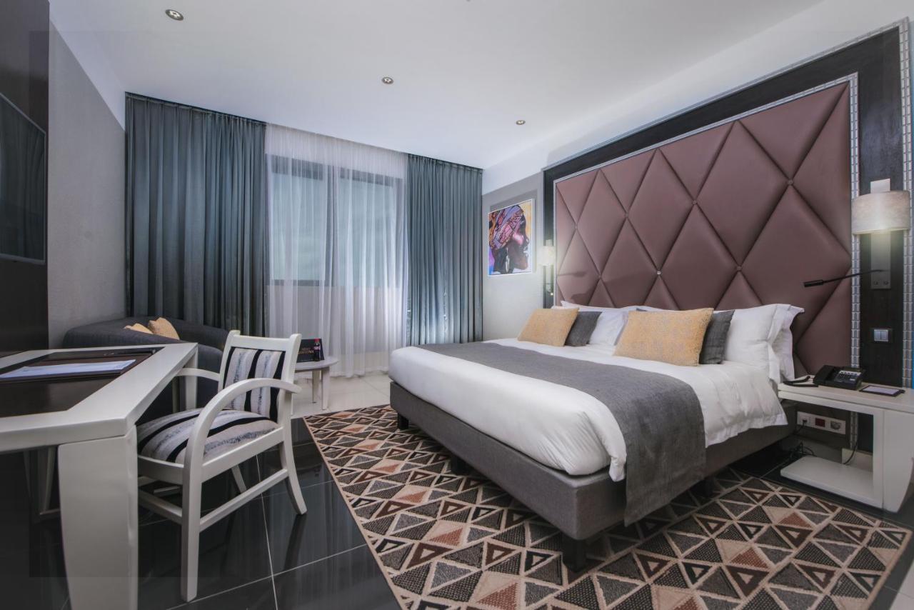 Krystal Palace Douala Exteriör bild