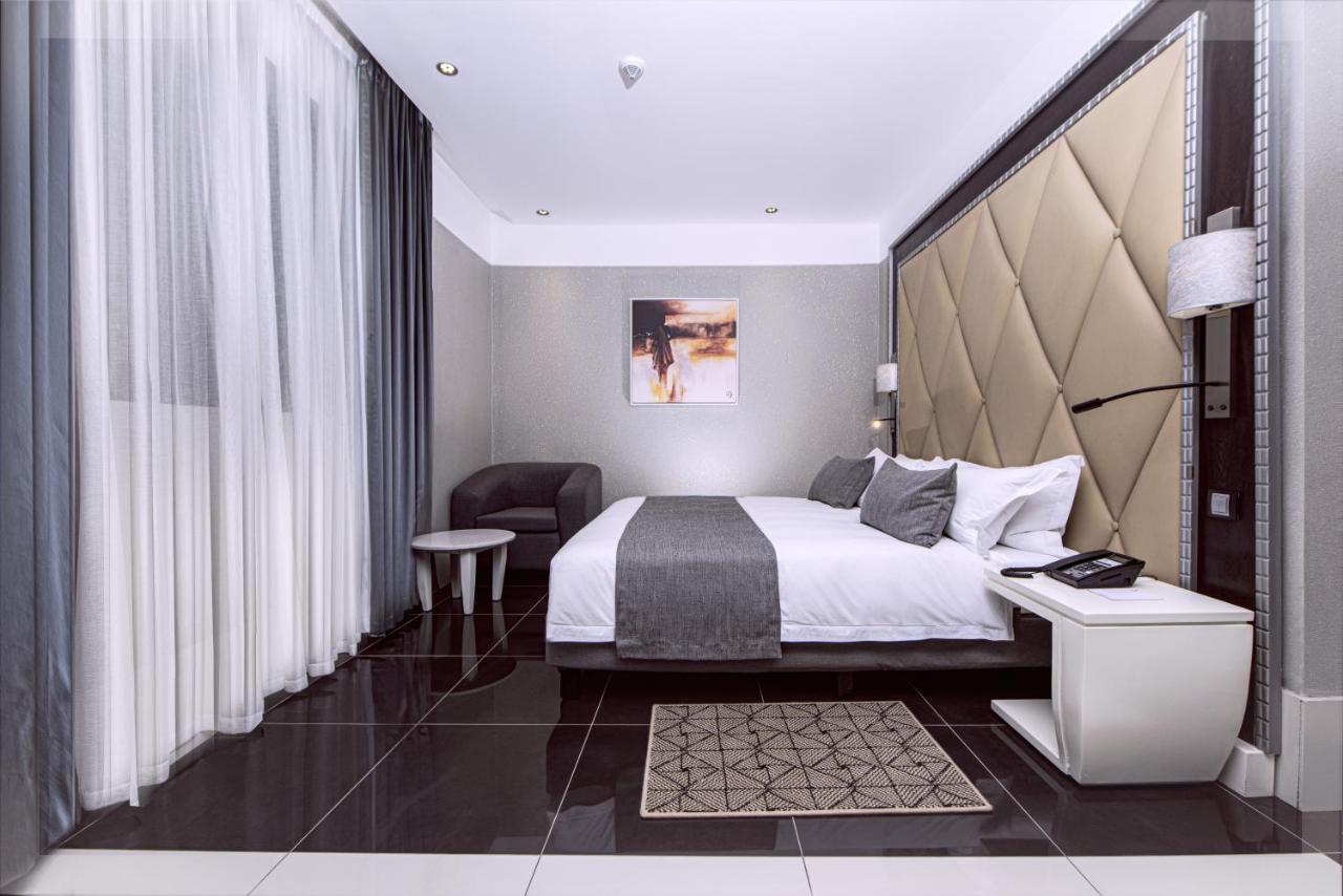 Krystal Palace Douala Exteriör bild