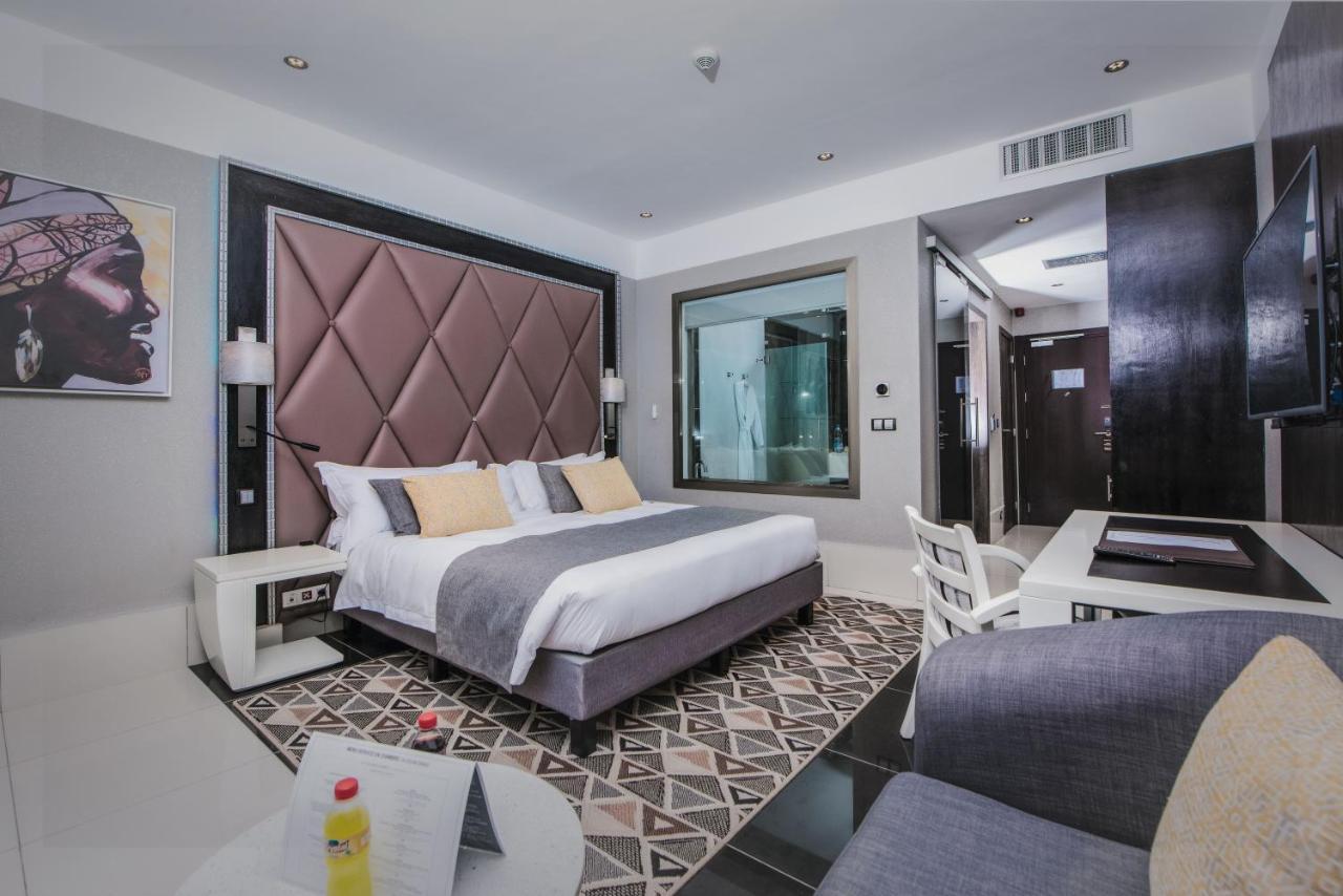 Krystal Palace Douala Exteriör bild